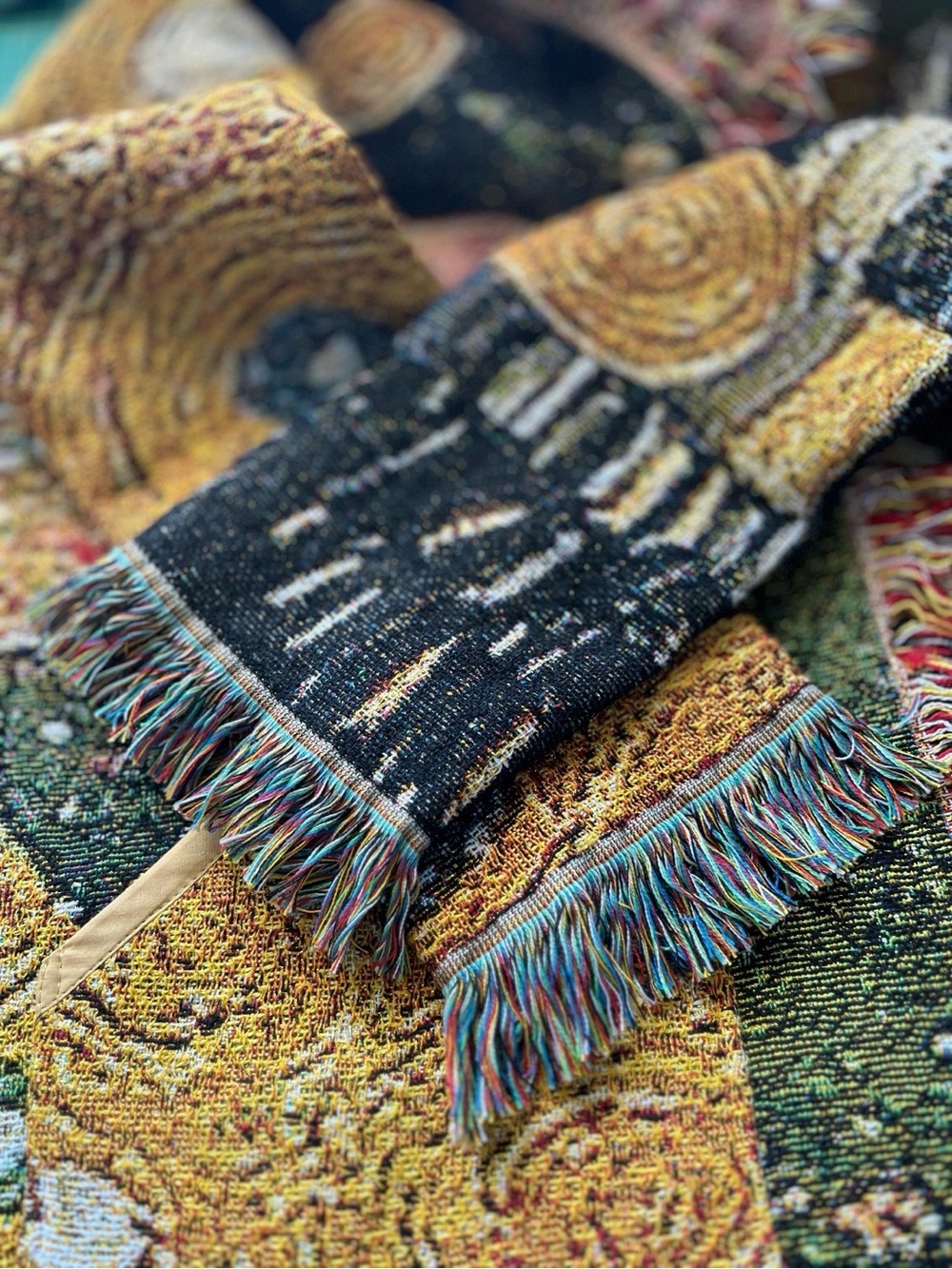Klimt's "The Kiss", kissing cats tapestry cardigan, upcycled woven blanket - Picture 8 of 11